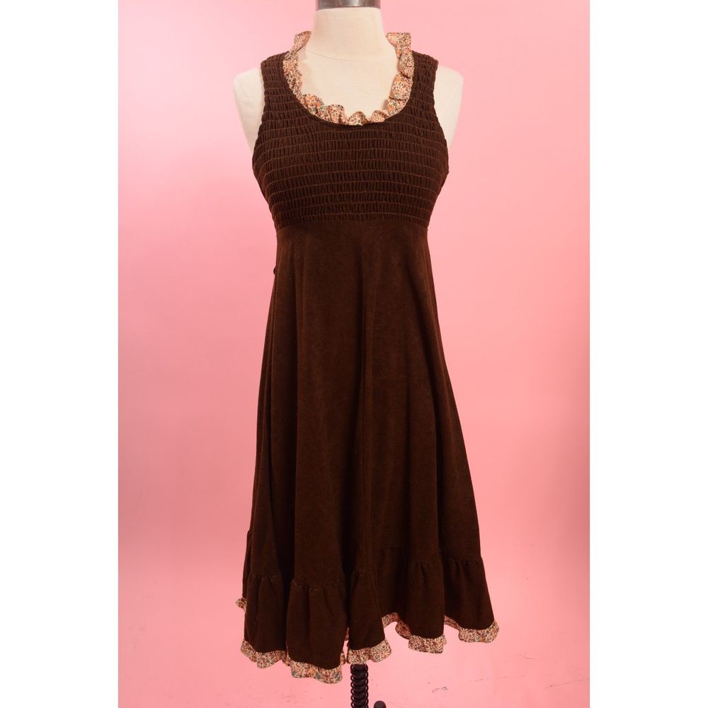 Cute 1970's dress with matching flowered print on neckline and hem